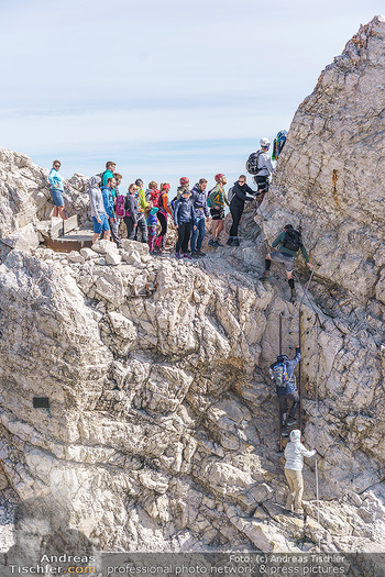 200 Jahre Erstbesteigung - Zugspitze - Do 27.08.2020 - Alle wollen tw. in Halbschuhen zum Gipfelkreuz, Massenandrang am23