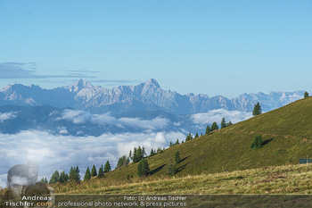 Österreich in Farben - Österreich - Mo 31.08.2020 - Ausblick vom Berg ins Tal in der Morgensonne bei Nebel im Tal17