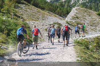 Österreich in Farben - Österreich - Mo 31.08.2020 - E-Biker Radfahrer und Wanderer auf Wanderweg auf der Seebenalm37