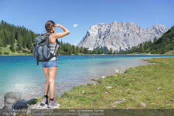 Österreich in Farben - Österreich - Mo 31.08.2020 - Wanderin Katharina beim natürlichen Bergsee Seebensee in Tirol 43