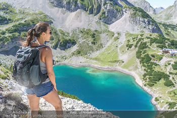 Österreich in Farben - Österreich - Mo 31.08.2020 - Wanderin Katharina beim natürlichen Bergsee Drachensee in Tirol68