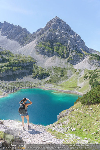 Österreich in Farben - Österreich - Mo 31.08.2020 - Wanderin Katharina beim natürlichen Bergsee Drachensee in Tirol75