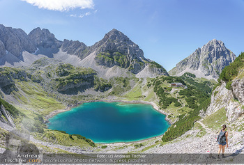 Österreich in Farben - Österreich - Mo 31.08.2020 - Wanderin Katharina beim natürlichen Bergsee Drachensee in Tirol76