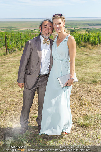 Hochzeit Martin und Gloria Traxl - Purbach, Burgenland - Sa 05.09.2020 - Joji HATTORI mit Ehefrau Sabine4