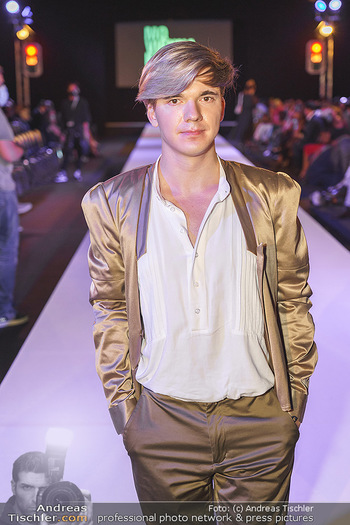 Niko Niko Show - Vienna Fashion Week Zelt - Do 10.09.2020 - Yuri REVICH (Portrait)22