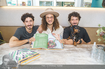 Kochbuchpräsentation - Neni´s am Naschmarkt - Mi 16.09.2020 - Brüder Nuriel, Nadin und Eleior MOLCHO mit Hund Lotti6