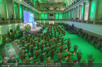 Austrian World Summit 2020 - Stallburg und Hofreitschule - Do 17.09.2020 - Leerer Saal mit Coronaschutz-Sitzordnung, Pflanzen als Abstandsh8