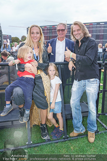 Climate Kirtag - Heldenplatz - Do 17.09.2020 - Familie Lilian KLEBOW, Erich ALTENKOPF mit Kindern Charlie und S175