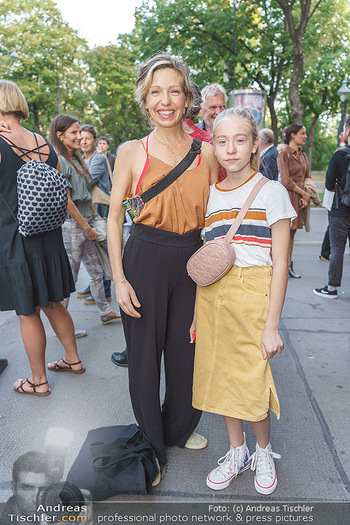 Kinopremiere ´Ein bisschen bleiben wir noch´ - Gartenbaukino Wien - Di 22.09.2020 - Martina POEL mit Tochter Mika7