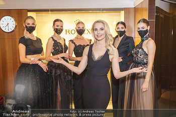 Silvia Schneider- the black collection - Bucherer, Wien - Mo 05.10.2020 - Silvia SCHNEIDER mit Models mit Corona Schutzmaske1