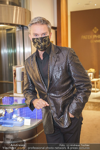 Silvia Schneider- the black collection - Bucherer, Wien - Mo 05.10.2020 - Alfons HAIDER (Portrait mit Corona Schutzmaske)43