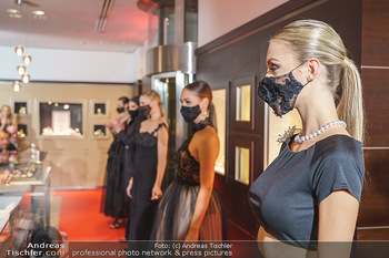 Silvia Schneider- the black collection - Bucherer, Wien - Mo 05.10.2020 - Model am Laufsteg83
