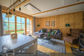 Neue Chalets am Schneeberg - Puchberg am Schneeberg - Fr 23.10.2020 - Wohnraum Wohnzimmer Terrasse living modern Esstisch Kamin Holz g15