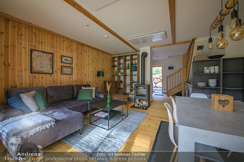 Neue Chalets am Schneeberg - Puchberg am Schneeberg - Fr 23.10.2020 - Wohnraum Wohnzimmer Terrasse living modern Esstisch Kamin Holz g16