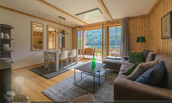 Neue Chalets am Schneeberg - Puchberg am Schneeberg - Fr 23.10.2020 - Wohnraum Wohnzimmer Terrasse living modern Esstisch Kamin Holz g17