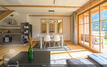 Neue Chalets am Schneeberg - Puchberg am Schneeberg - Fr 23.10.2020 - Wohnraum Wohnzimmer Terrasse living modern Esstisch Kamin Holz g20