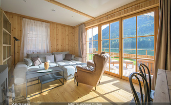 Neue Chalets am Schneeberg - Puchberg am Schneeberg - Fr 23.10.2020 - Wohnraum Wohnzimmer Terrasse living modern Esstisch Kamin Holz g30