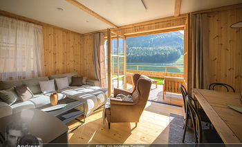 Neue Chalets am Schneeberg - Puchberg am Schneeberg - Fr 23.10.2020 - Wohnraum Wohnzimmer Terrasse living modern Esstisch Kamin Holz g31