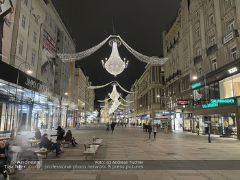 Wien bei Nacht Teil 1 - Wien - So 15.11.2020 - Christbaum Weihnachtsbaum vor Stephansdom menschenleer, Kirche6