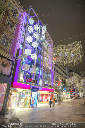 Wien bei Nacht Teil 1 - Wien - So 15.11.2020 - kaufhaus Steffl Kärtnerstraße mit Weihnachtsbeleuchtung geschl32