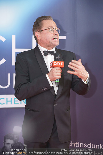 Licht ins Dunkel Gala - ORF Zentrum - Mi 25.11.2020 - Alexander WRABETZ mit ORF-Mikrofon102