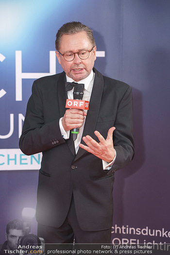 Licht ins Dunkel Gala - ORF Zentrum - Mi 25.11.2020 - Alexander WRABETZ mit ORF-Mikrofon103