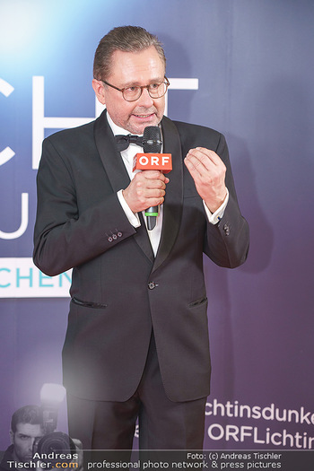 Licht ins Dunkel Gala - ORF Zentrum - Mi 25.11.2020 - Alexander WRABETZ mit ORF-Mikrofon104