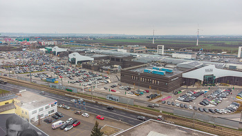 Corona Lokalaugenschein SCS - SCS Vösendorf - Mo 07.12.2020 - Blick auf den Hauptparkplatz bei der SCS am Vormittag bei Inters2