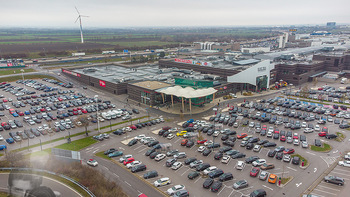 Corona Lokalaugenschein SCS - SCS Vösendorf - Mo 07.12.2020 - Blick auf den Hauptparkplatz bei der SCS am Vormittag bei Inters8