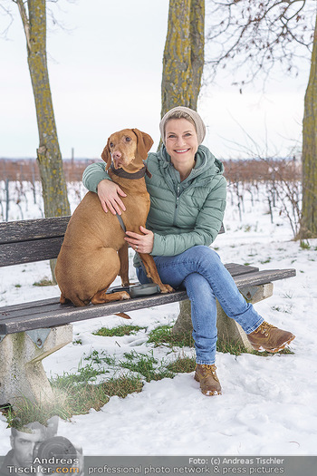 Spaziergang mit Kristina Sprenger - Bad Vöslau - Di 19.01.2021 - Kristina SPRENGER mit Hund Vroni auf Bankerl9