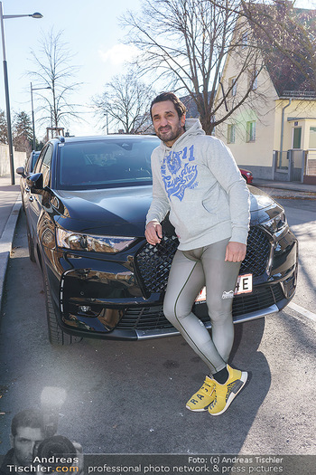 Spaziergang mit Fadi Merza - Wien - Mo 25.01.2021 - Fadi MERZA bei seinem neuen Auto (Citroen)2