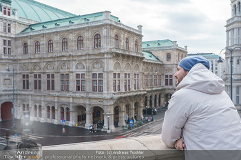 Spaziergang mit Clemens Unterreiner - Wien - Di 02.02.2021 - Clemens UNTERREINER (im Hintergrund die Wiener Staatsoper)16