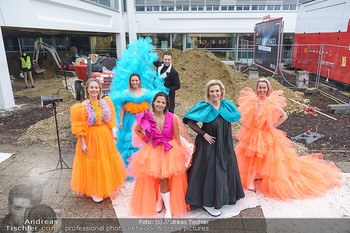 Niko Niko Fototermin - ORF Zentrum - Mi 03.02.2021 - Designer NIKO NIKO mit Models auf Baustelle2
