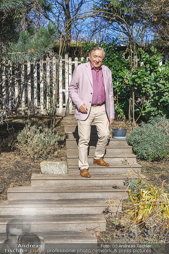Besuch bei Richard Lugner - Privatvilla, Wien - Do 04.02.2021 - Richard LUGNER in seinem Garten4