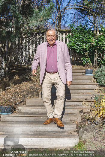 Besuch bei Richard Lugner - Privatvilla, Wien - Do 04.02.2021 - Richard LUGNER in seinem Garten20