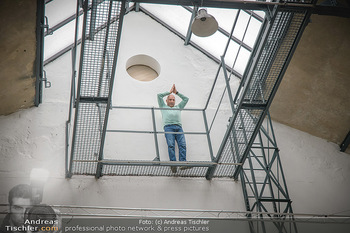Fotoshooting zu Ladies Night - Kunsthalle Berndorf, NÖ - Di 09.02.2021 - Christoph FÄLBL in Fabrikshalle17