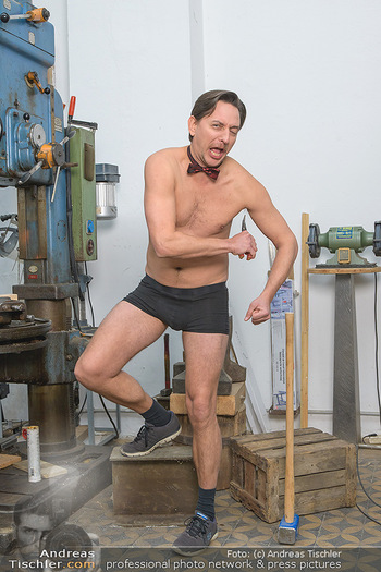 Fotoshooting zu Ladies Night - Kunsthalle Berndorf, NÖ - Di 09.02.2021 - Julian LOIDL in Unterwäsche113