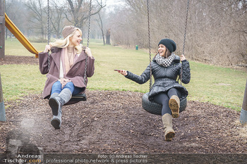 Spaziergang mit Silvia Schneider - Wiener Prater - Mo 22.02.2021 - Silvia SCHNEIDER interviewt von Romina COLERUS beim Schaukeln23