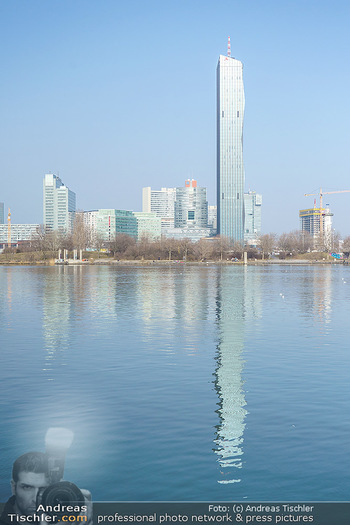 Spaziergang mit Daniela Fally - Entlang der Donau, Wien - Di 23.02.2021 - Vienna Skyline mit DC Tower, Baustelle, UNO City, Reichsbrücke,21