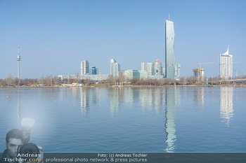 Spaziergang mit Daniela Fally - Entlang der Donau, Wien - Di 23.02.2021 - Vienna Skyline mit DC Tower, Baustelle, UNO City, Reichsbrücke,22