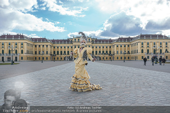 Spaziergang mit Tamara Mascara - Schloss Schönbrunn, Wien - Do 18.03.2021 - Tamara MASCARA (alias Raphael MASSARO)2