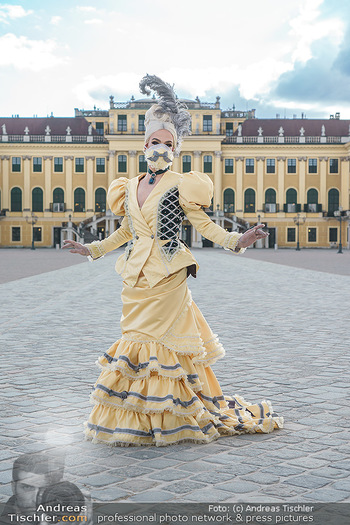 Spaziergang mit Tamara Mascara - Schloss Schönbrunn, Wien - Do 18.03.2021 - Tamara MASCARA (alias Raphael MASSARO)4