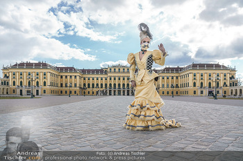 Spaziergang mit Tamara Mascara - Schloss Schönbrunn, Wien - Do 18.03.2021 - Tamara MASCARA (alias Raphael MASSARO)7
