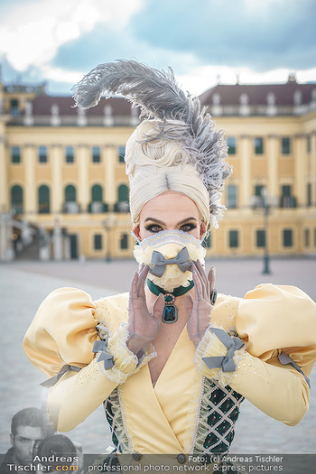 Spaziergang mit Tamara Mascara - Schloss Schönbrunn, Wien - Do 18.03.2021 - Tamara MASCARA (alias Raphael MASSARO)9