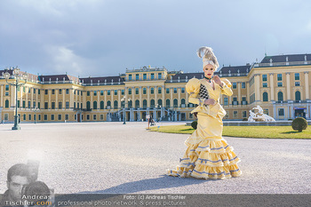 Spaziergang mit Tamara Mascara - Schloss Schönbrunn, Wien - Do 18.03.2021 - Tamara MASCARA (alias Raphael MASSARO)37