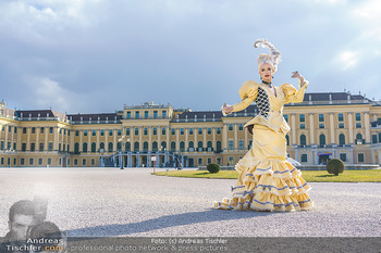 Spaziergang mit Tamara Mascara - Schloss Schönbrunn, Wien - Do 18.03.2021 - Tamara MASCARA (alias Raphael MASSARO)38