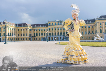 Spaziergang mit Tamara Mascara - Schloss Schönbrunn, Wien - Do 18.03.2021 - Tamara MASCARA (alias Raphael MASSARO)42