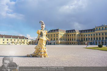 Spaziergang mit Tamara Mascara - Schloss Schönbrunn, Wien - Do 18.03.2021 - Tamara MASCARA (alias Raphael MASSARO)47