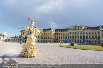 Spaziergang mit Tamara Mascara - Schloss Schönbrunn, Wien - Do 18.03.2021 - Tamara MASCARA (alias Raphael MASSARO)48