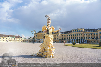 Spaziergang mit Tamara Mascara - Schloss Schönbrunn, Wien - Do 18.03.2021 - Tamara MASCARA (alias Raphael MASSARO)49